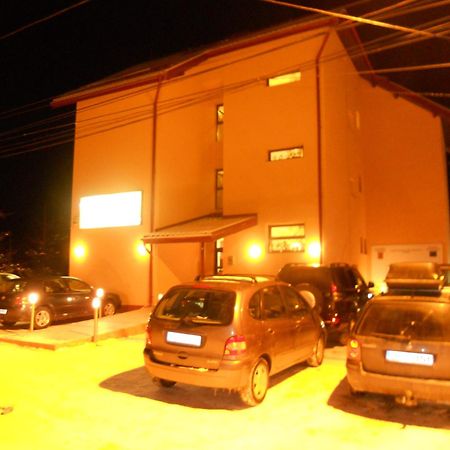 Flora Alpina Hotel Azuga Exterior photo
